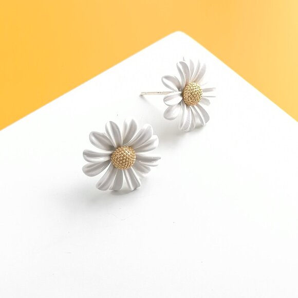 Into The Bloom Gold White Stud Earrings by Kate Spade - Picture 2 of 4